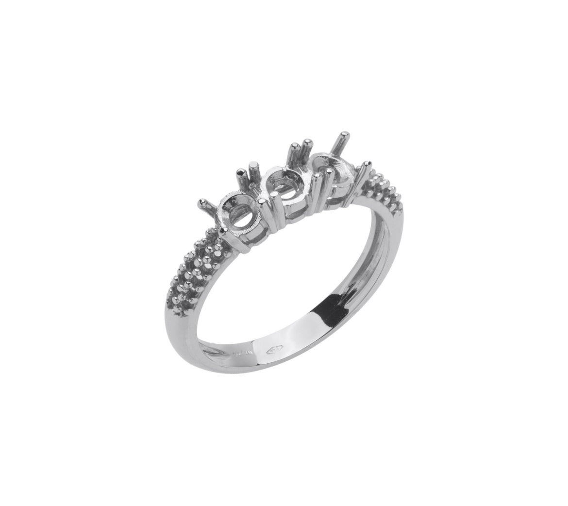 Anello Trilogy Pavè a 4 Griffe a Filo