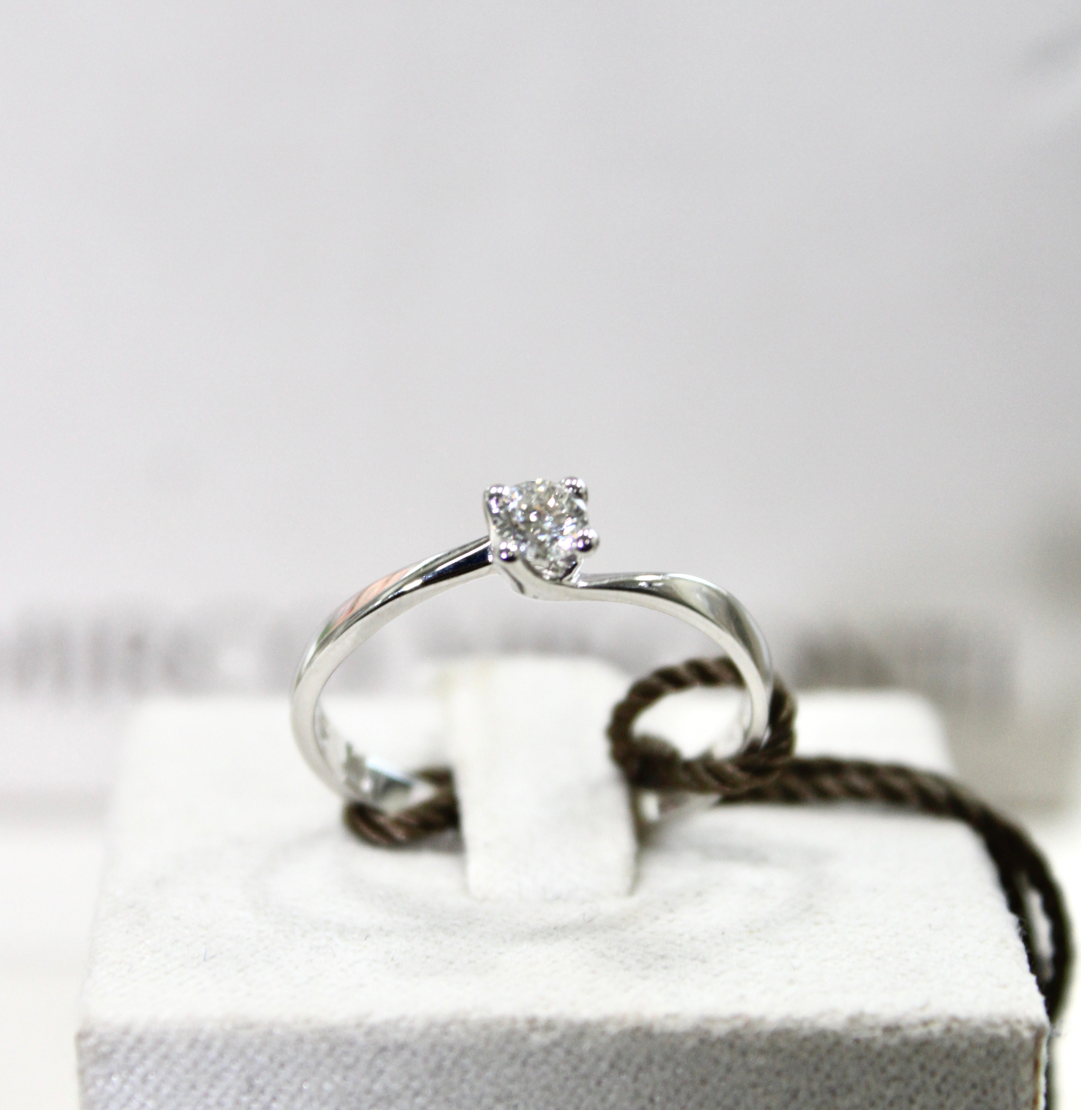 DonnaOro Anello Solitario DKA270