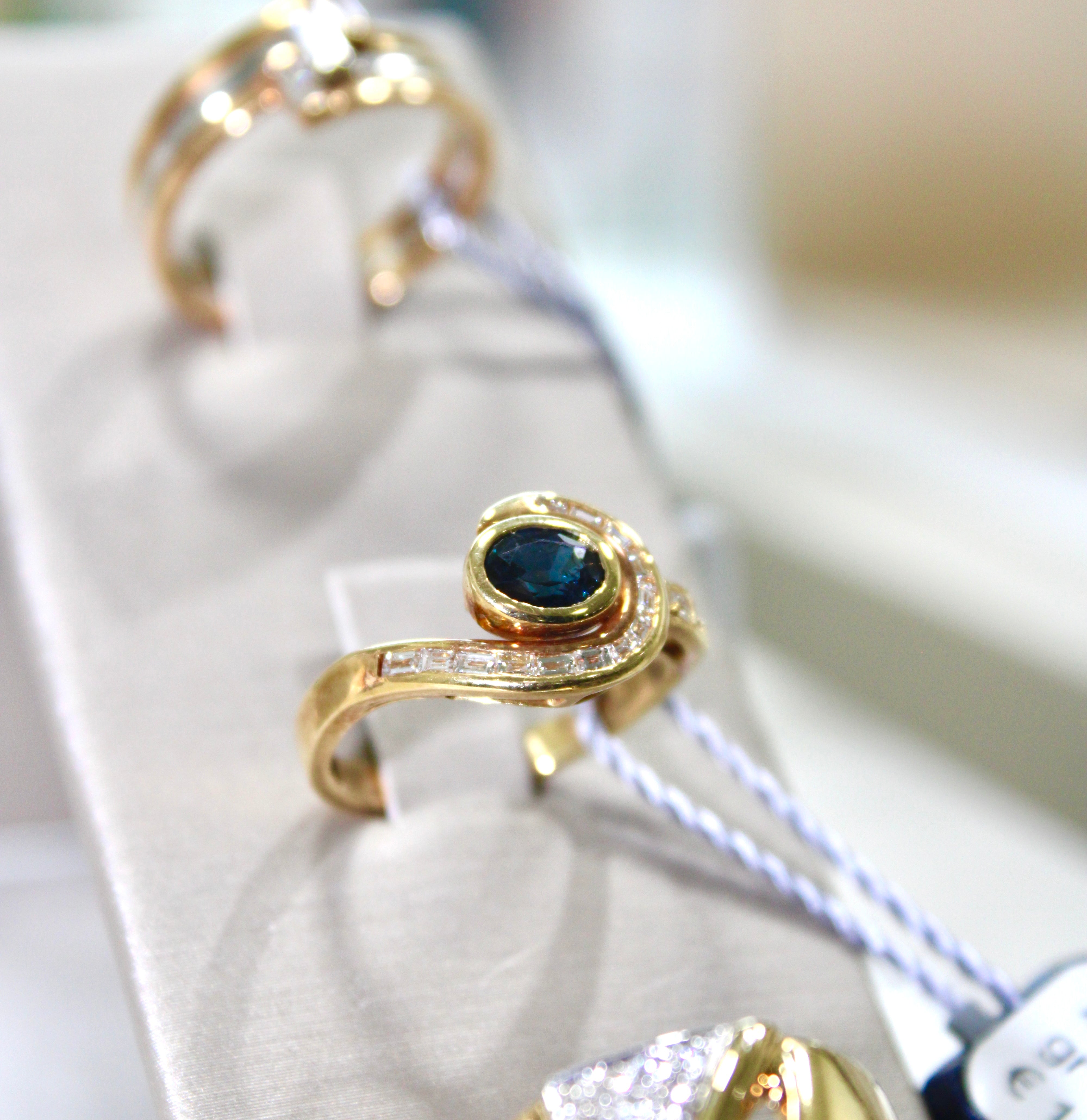 Anello Zaffiro e Diamanti